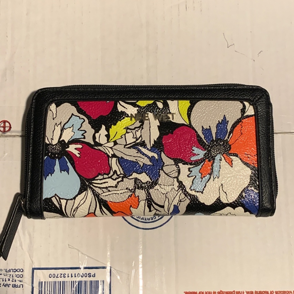 Nine West Floral Wallet (EUC)